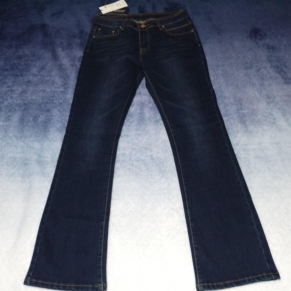 Women's Huoliyi Fashion Vogue Jeans Treno Jeans Size 30 NWT.